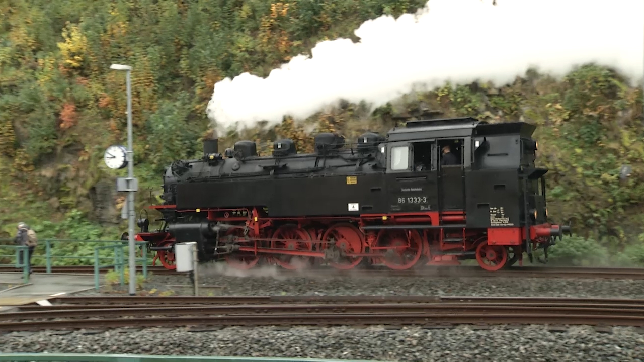 MEgional am 23. Oktober 2019 mit einer historischen Dampflok in Wolkenstein